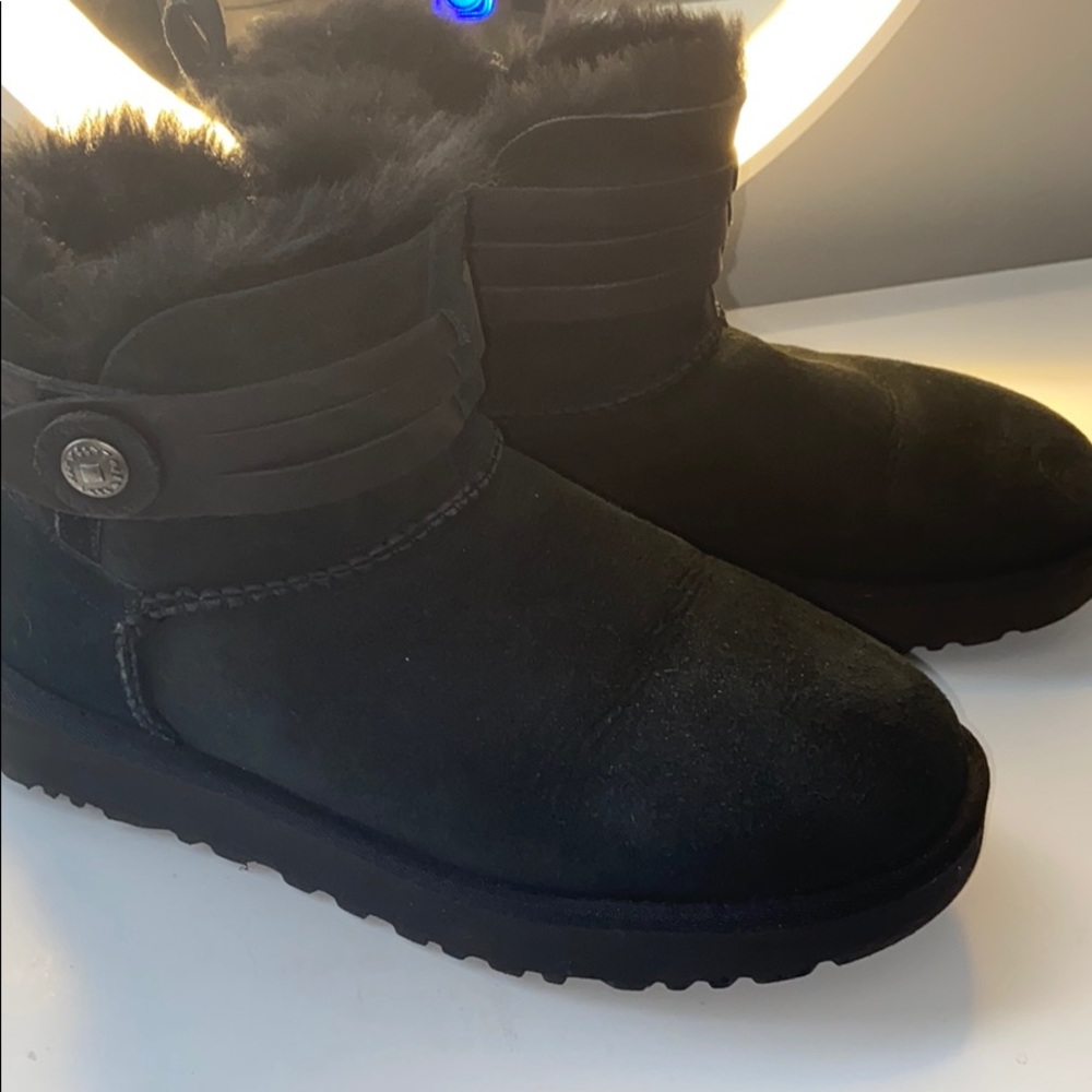 Uggs black low boots